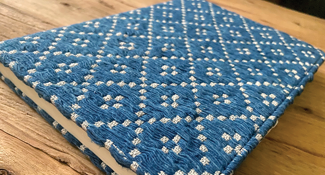 สมุดโน้ตผ้าทอพื้นเมือง